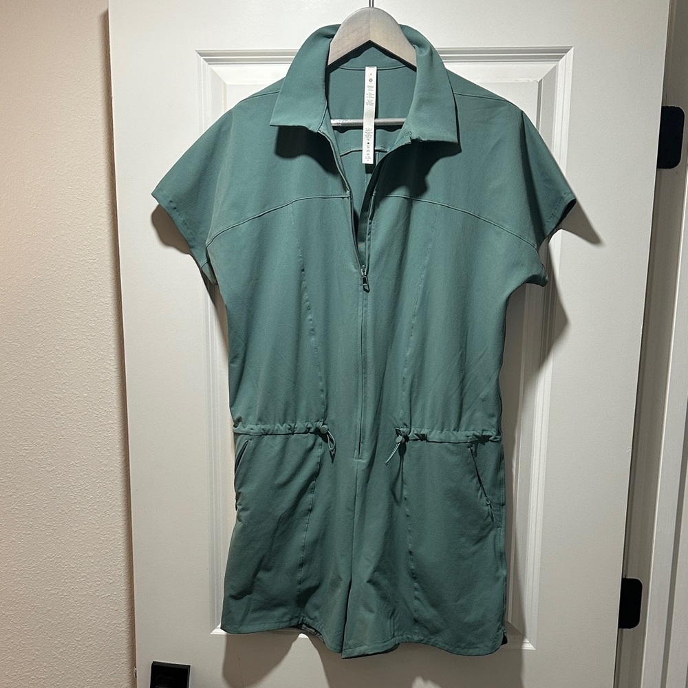Lululemon Women’s Green Short Sleeve Zip-Up Romper shorts